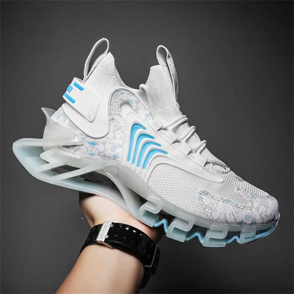 Wedding Water Supply - Blaue Slipon-lange rosa Stiefel, hellgrüne Sneakers,